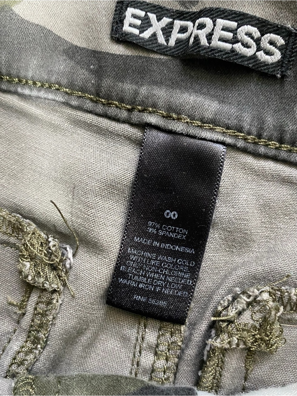 Y2K '00's Express Women 00 Green Camo Cuffed Low Rise Twill Shorts Indie Sleaze - Picture 5 of 5